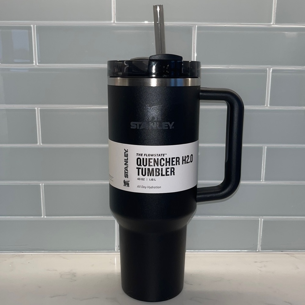 BRAND NEW
40 oz Stanley adventure quencher tumbler
Color: Black